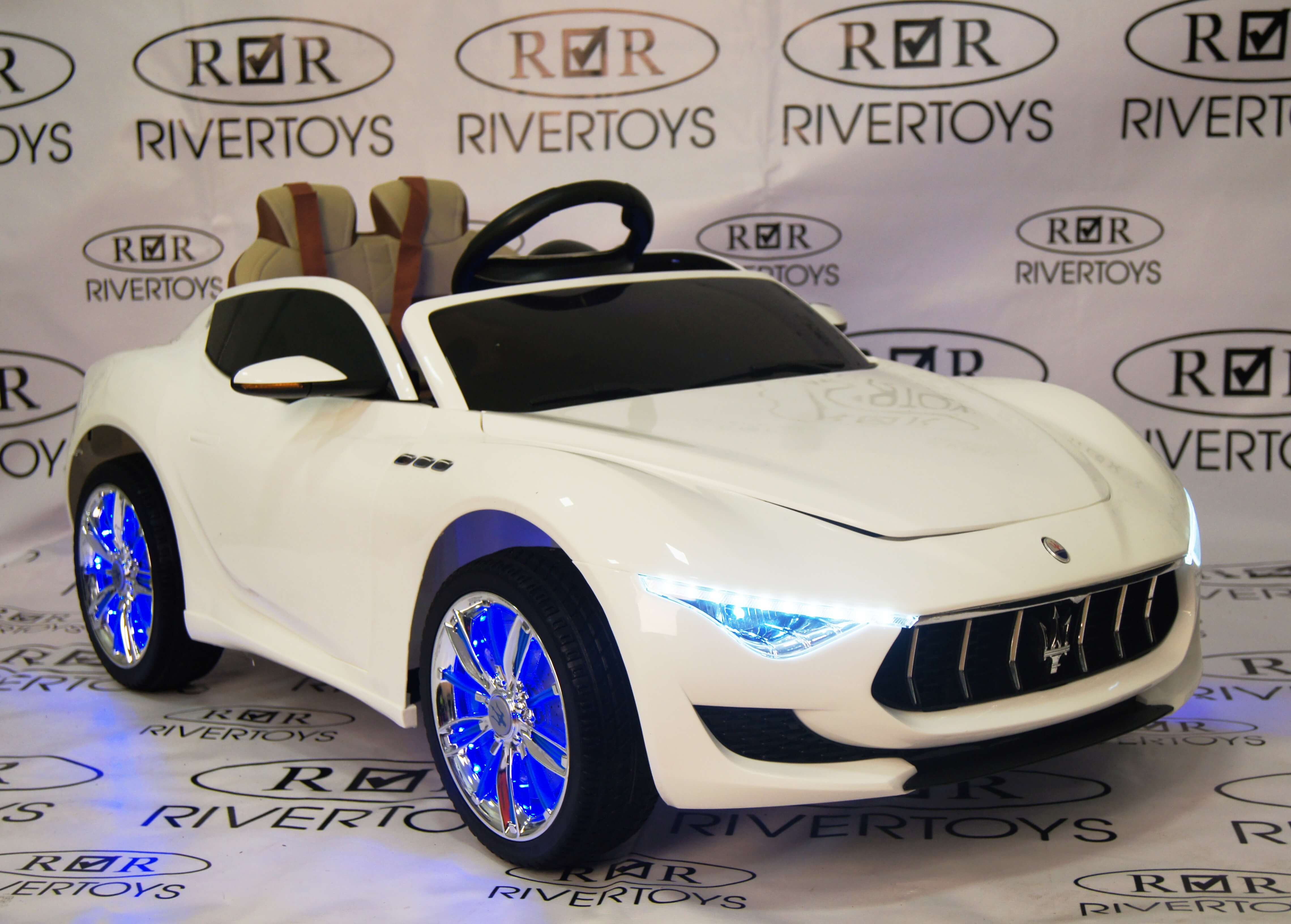 Электромобиль детский RiverToys Maserati A005AA (лицензия) белого цвета Электромобиль детский RiverToys Maserati A005AA (лицензия) белого цвета