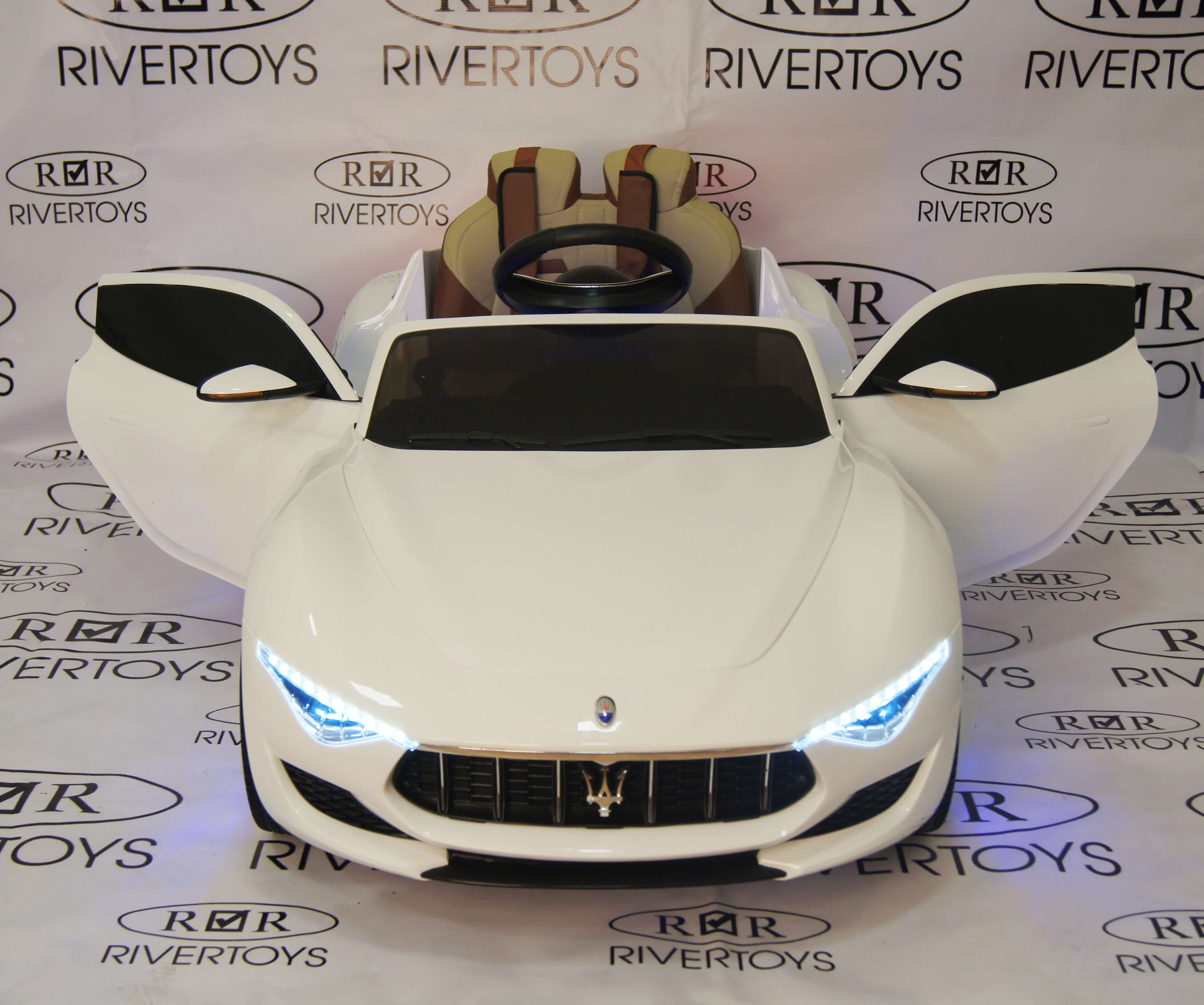 Электромобиль детский RiverToys Maserati A005AA (лицензия) белого цвета Электромобиль детский RiverToys Maserati A005AA (лицензия) белого цвета