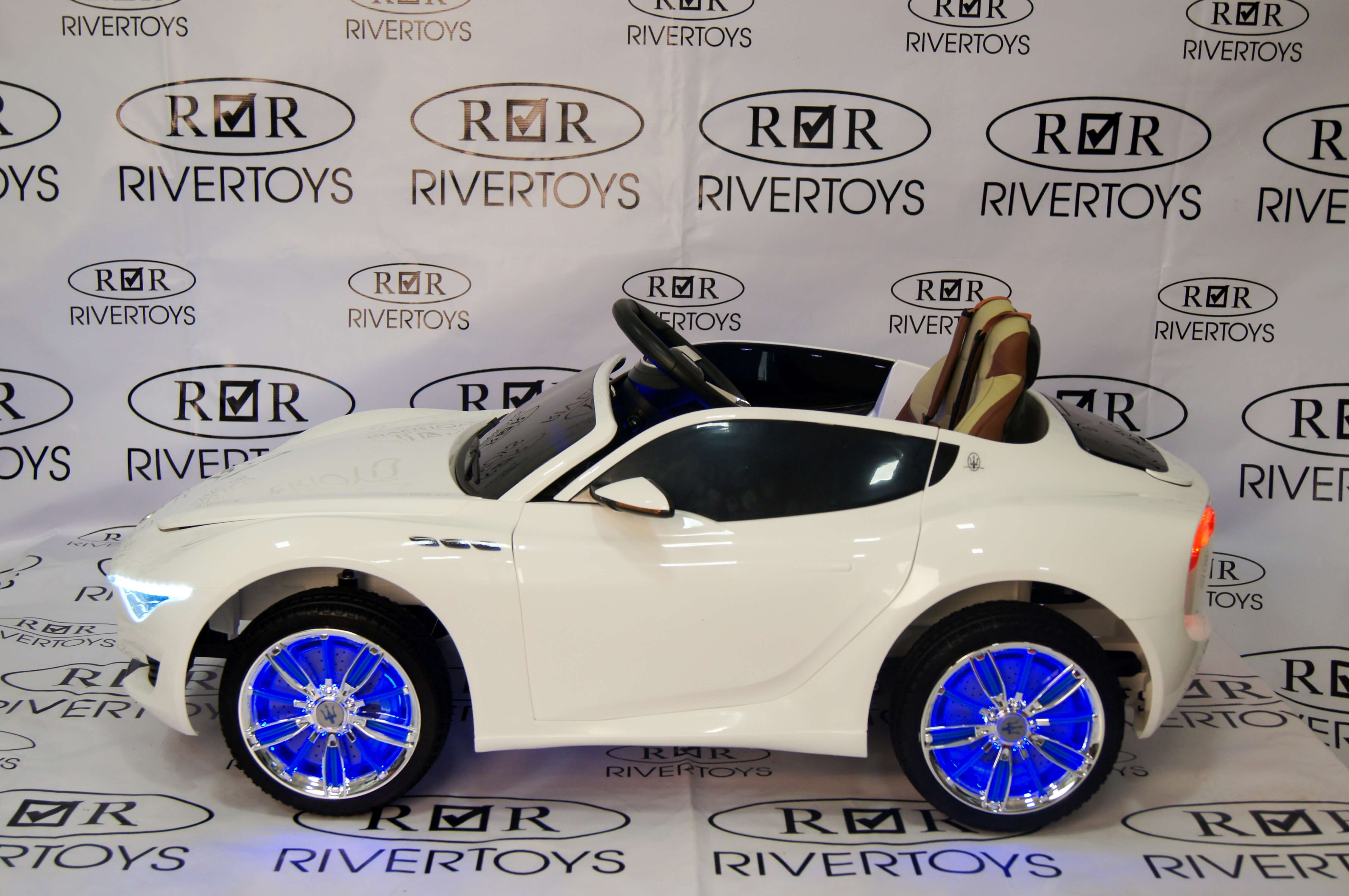 Электромобиль детский RiverToys Maserati A005AA (лицензия) белого цвета Электромобиль детский RiverToys Maserati A005AA (лицензия) белого цвета