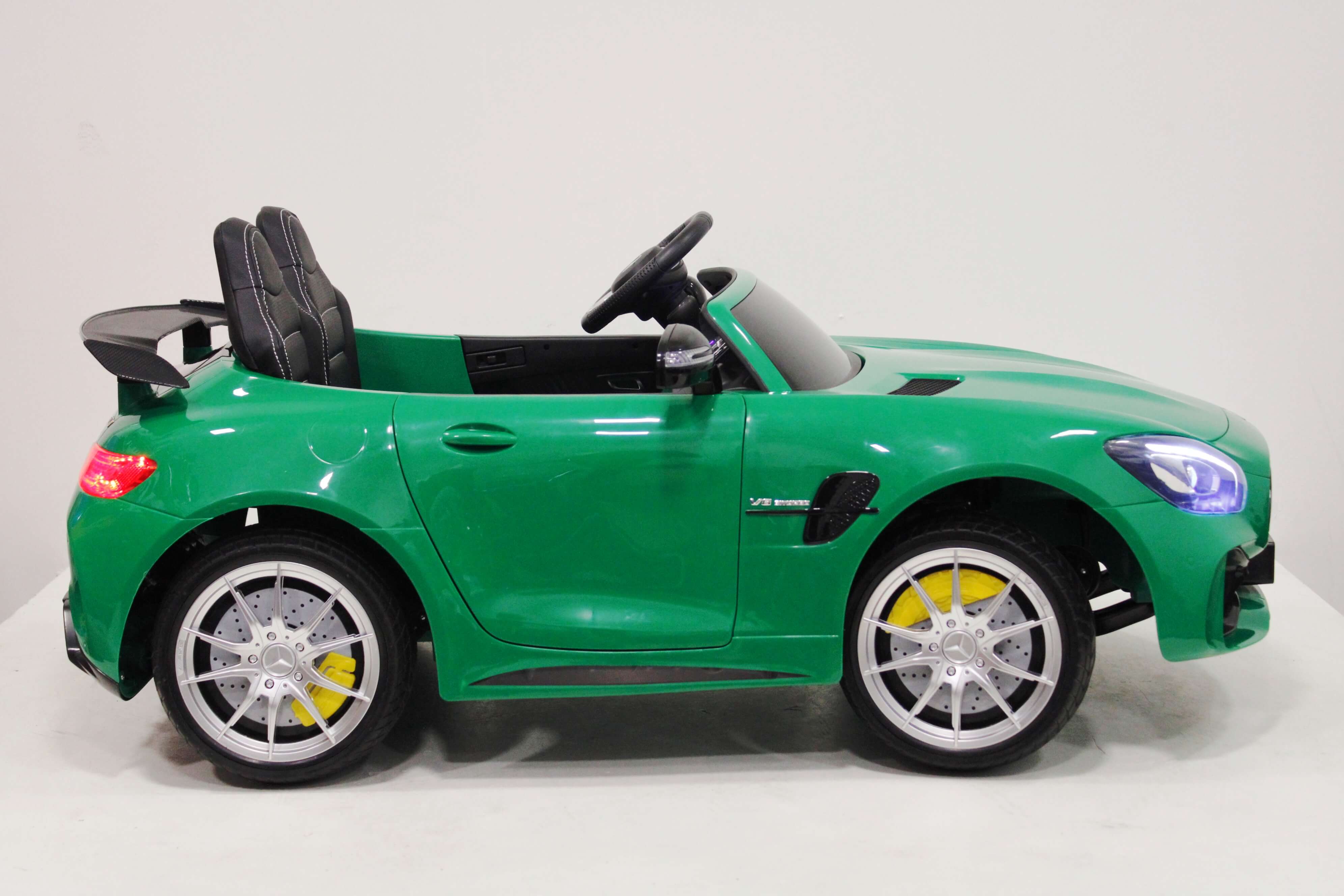 Электромобиль детский RiverToys Mercedes-benz AMG GTR HL289 (лицензия) зеленого цвета Электромобиль детский RiverToys Mercedes-benz AMG GTR HL289 (лицензия) зеленого цвета