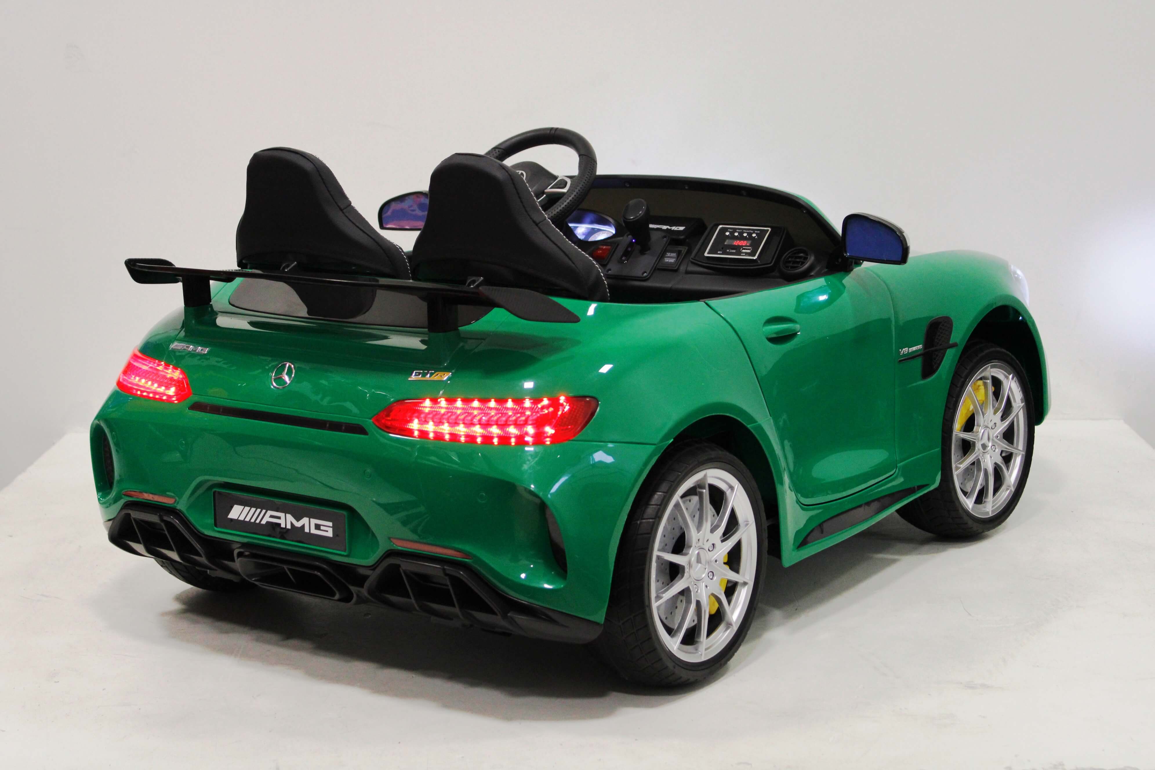 Электромобиль детский RiverToys Mercedes-benz AMG GTR HL289 (лицензия) зеленого цвета Электромобиль детский RiverToys Mercedes-benz AMG GTR HL289 (лицензия) зеленого цвета