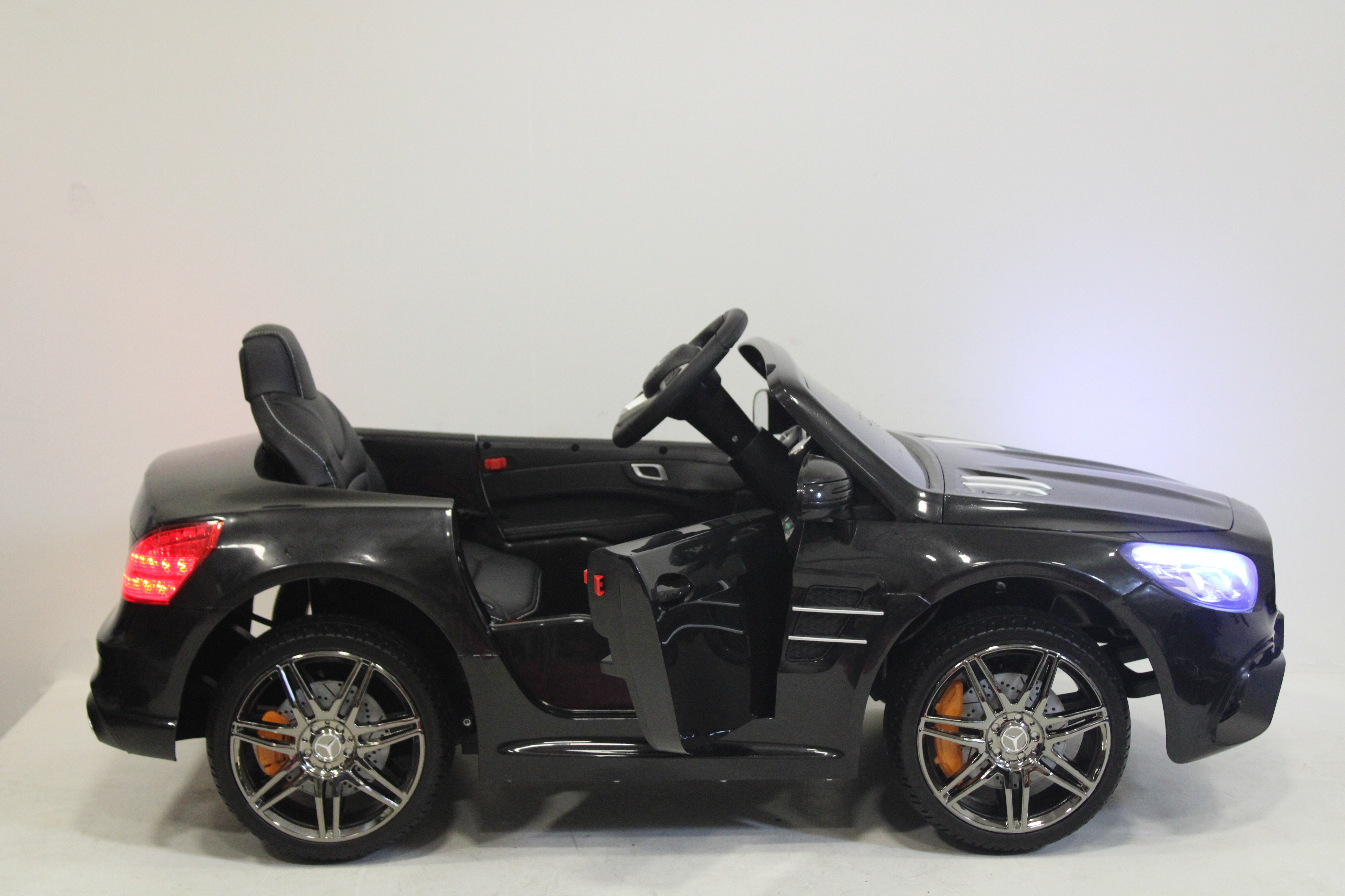 ������������� ������� RiverToys Mercedes-Benz SL500 (��������) ������� �����