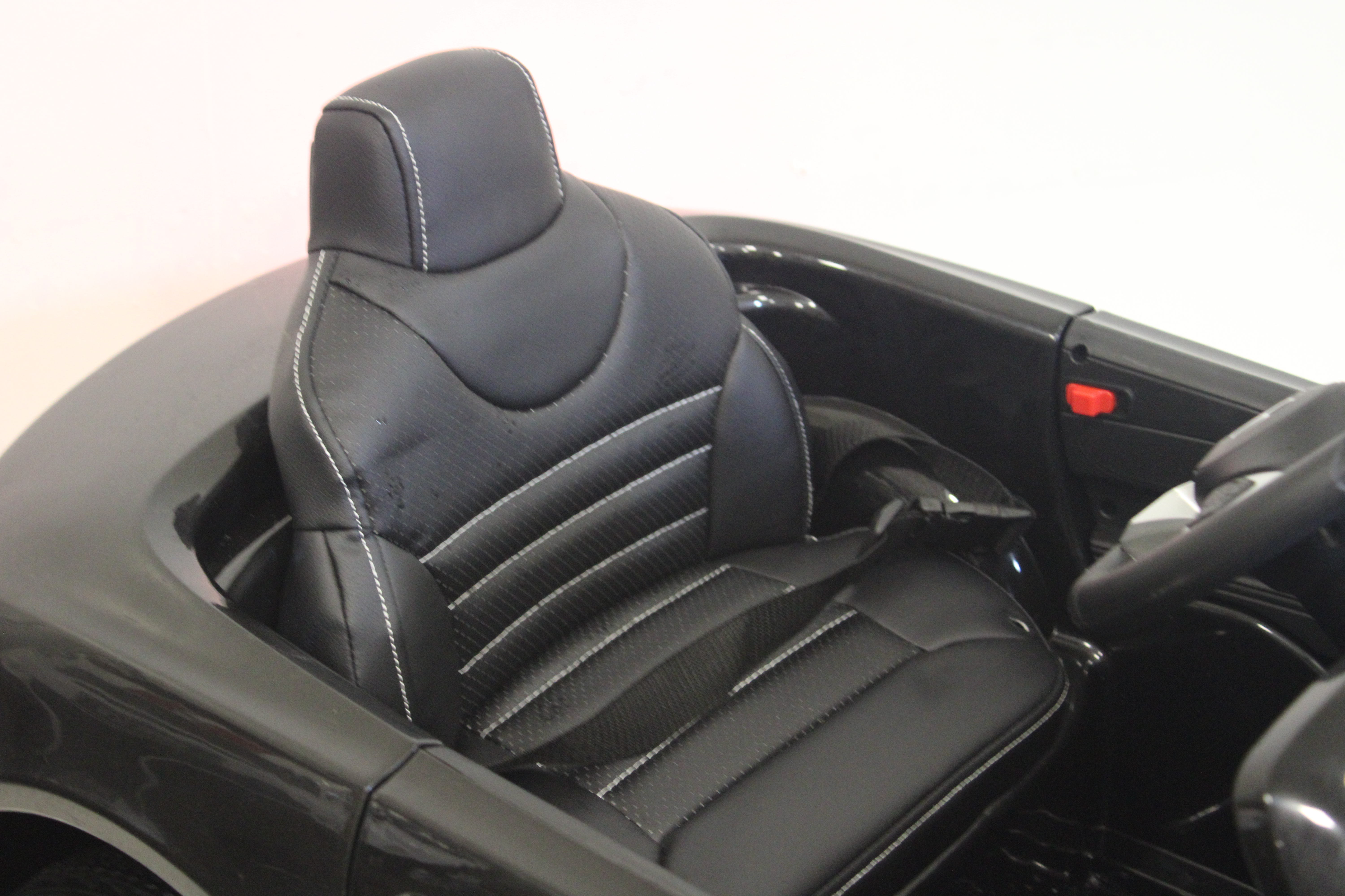 ������� �������� ������������� RiverToys Mercedes-Benz SL500 (��������) ������� �����