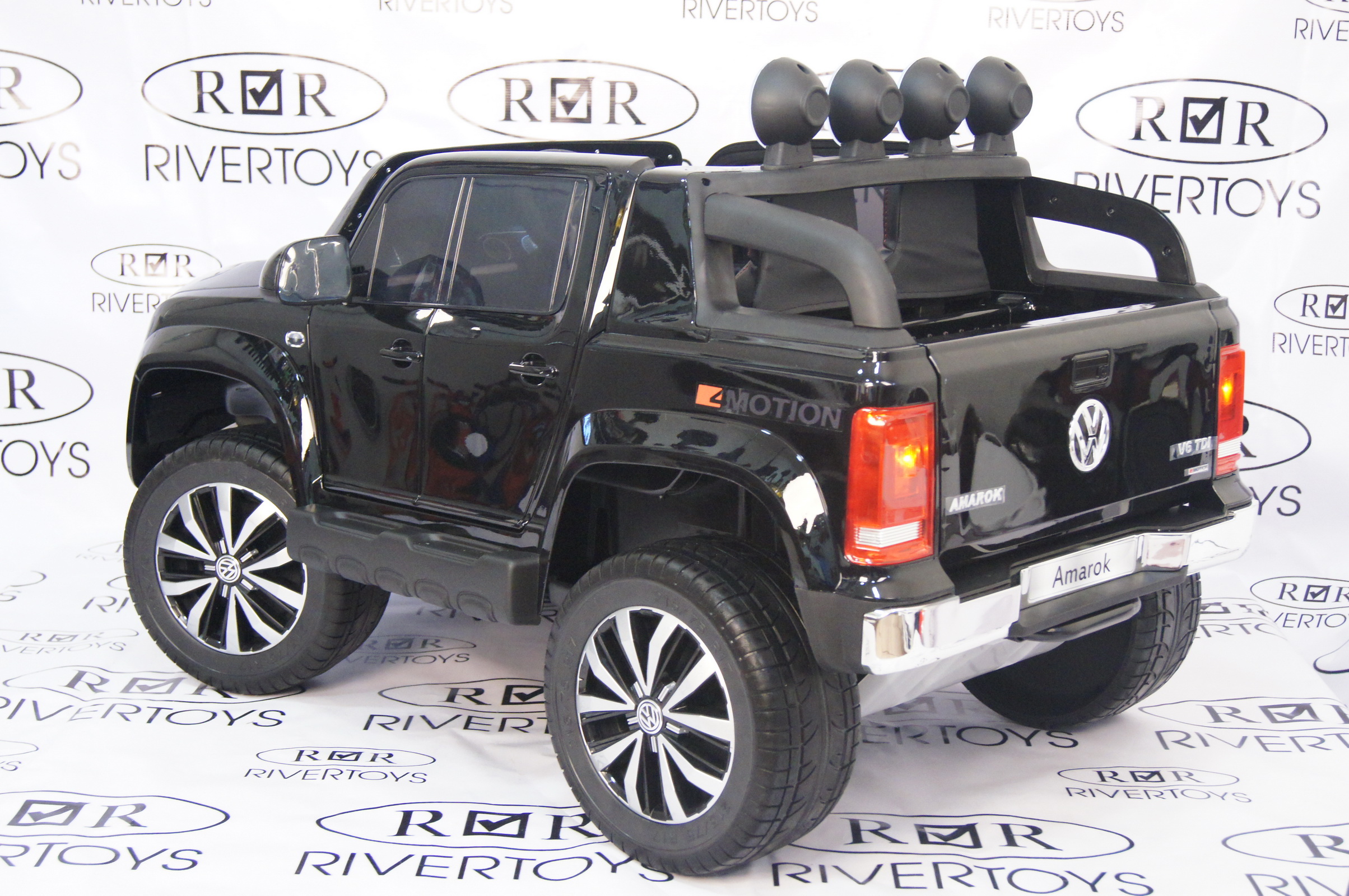 ������������� ������� RiverToys Volkswagen Amarok M999MM (��������) ������ ������