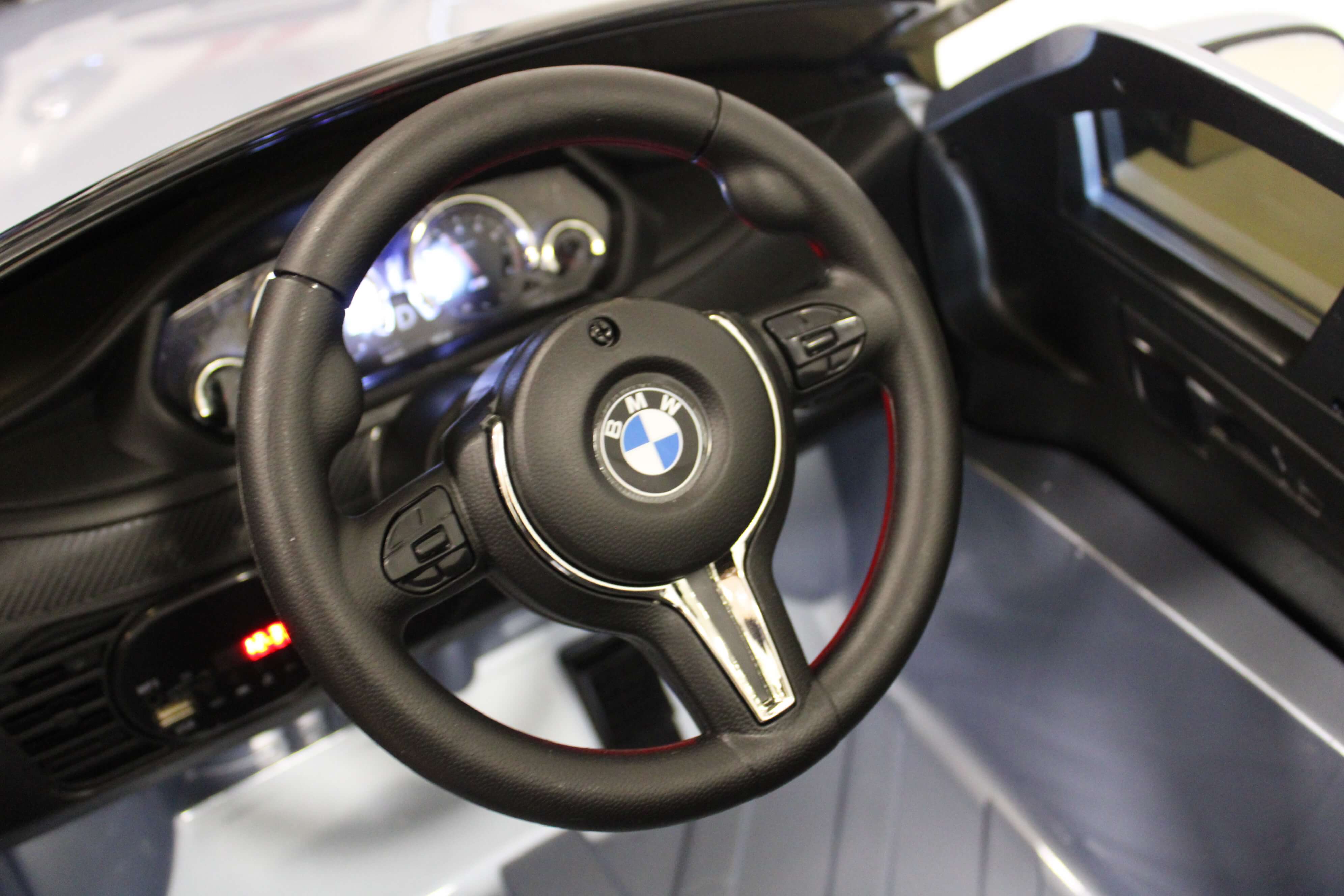���� �������� ������������� RiverToys BMW X6M JJ2199 (��������) ������ �����
